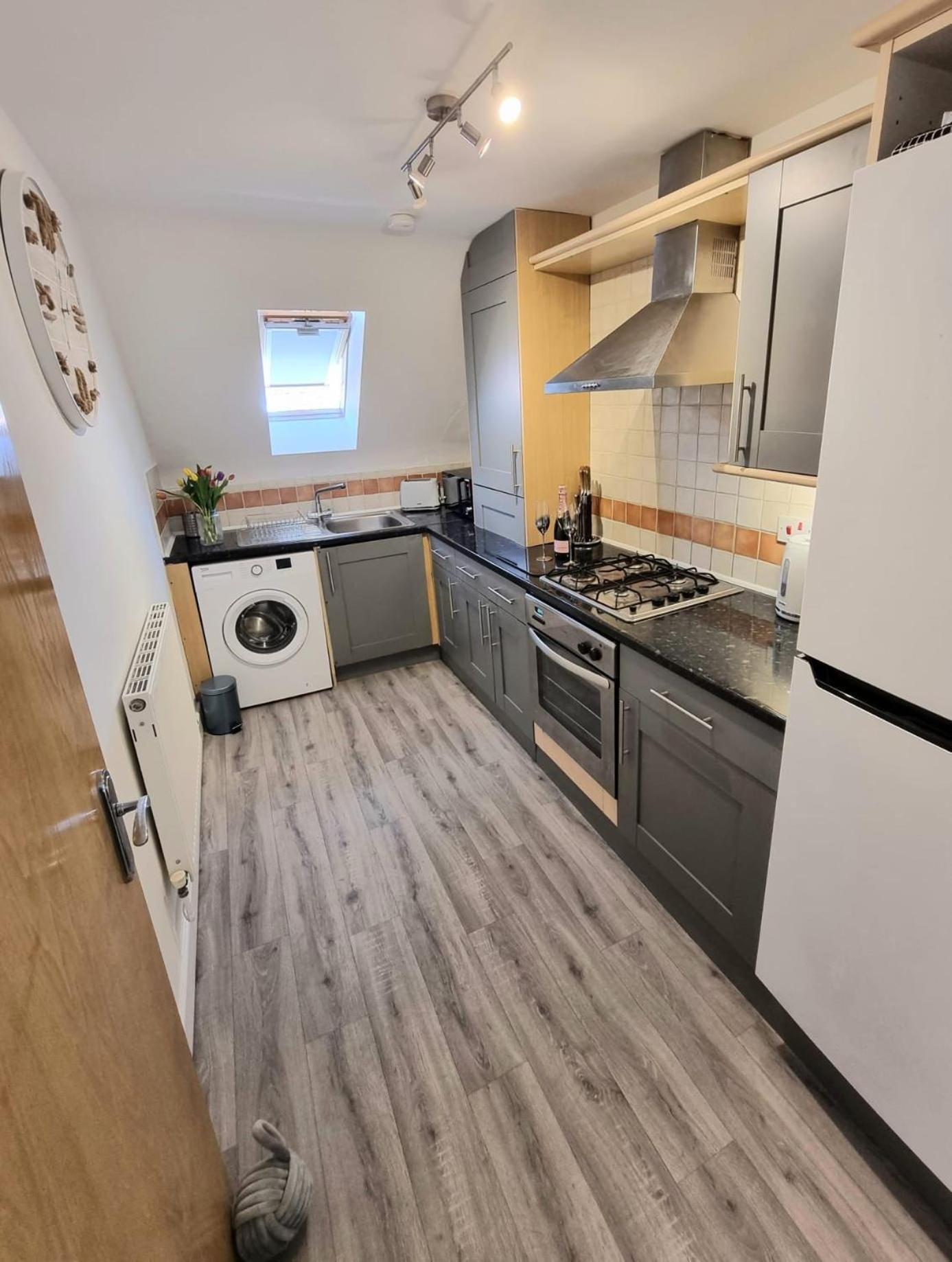 Centrally Located Boscombe Beach Apart With Parking Bournemouth Kültér fotó